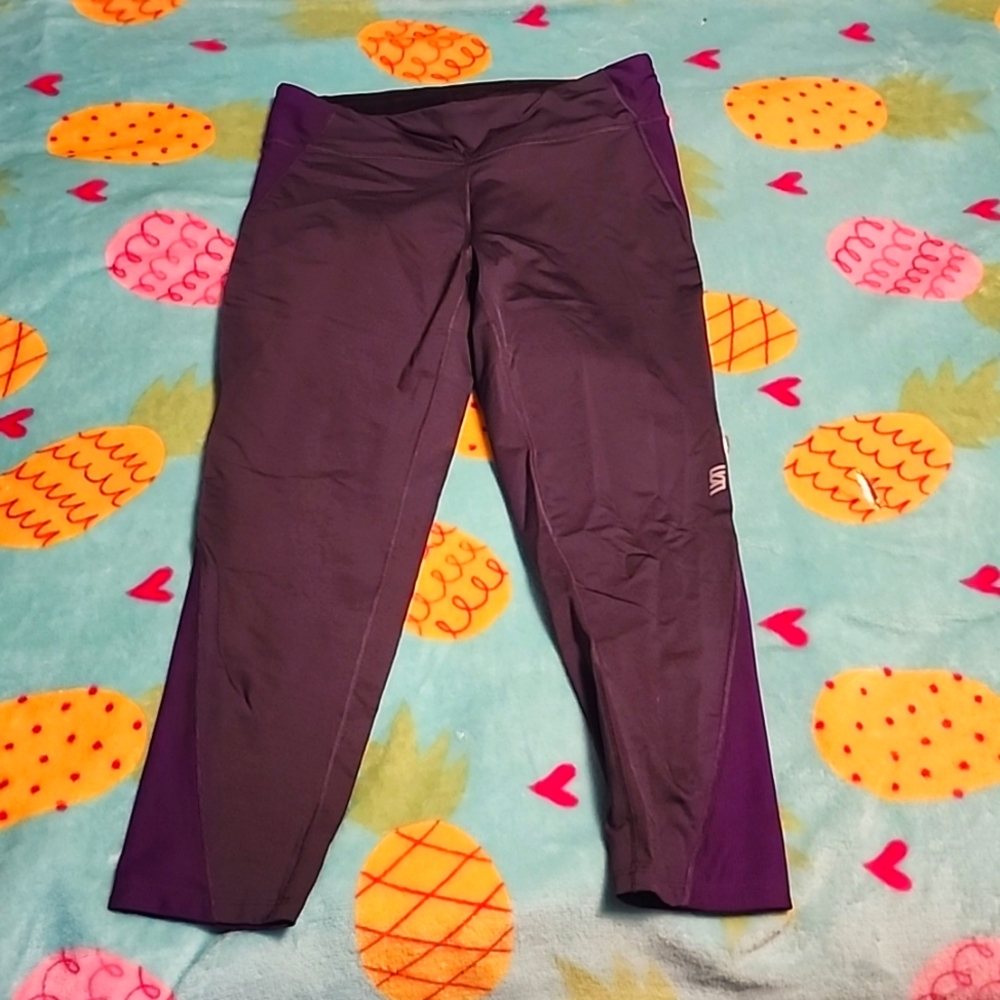 NWOT Second Skin Compression Capri Leggings Size Small